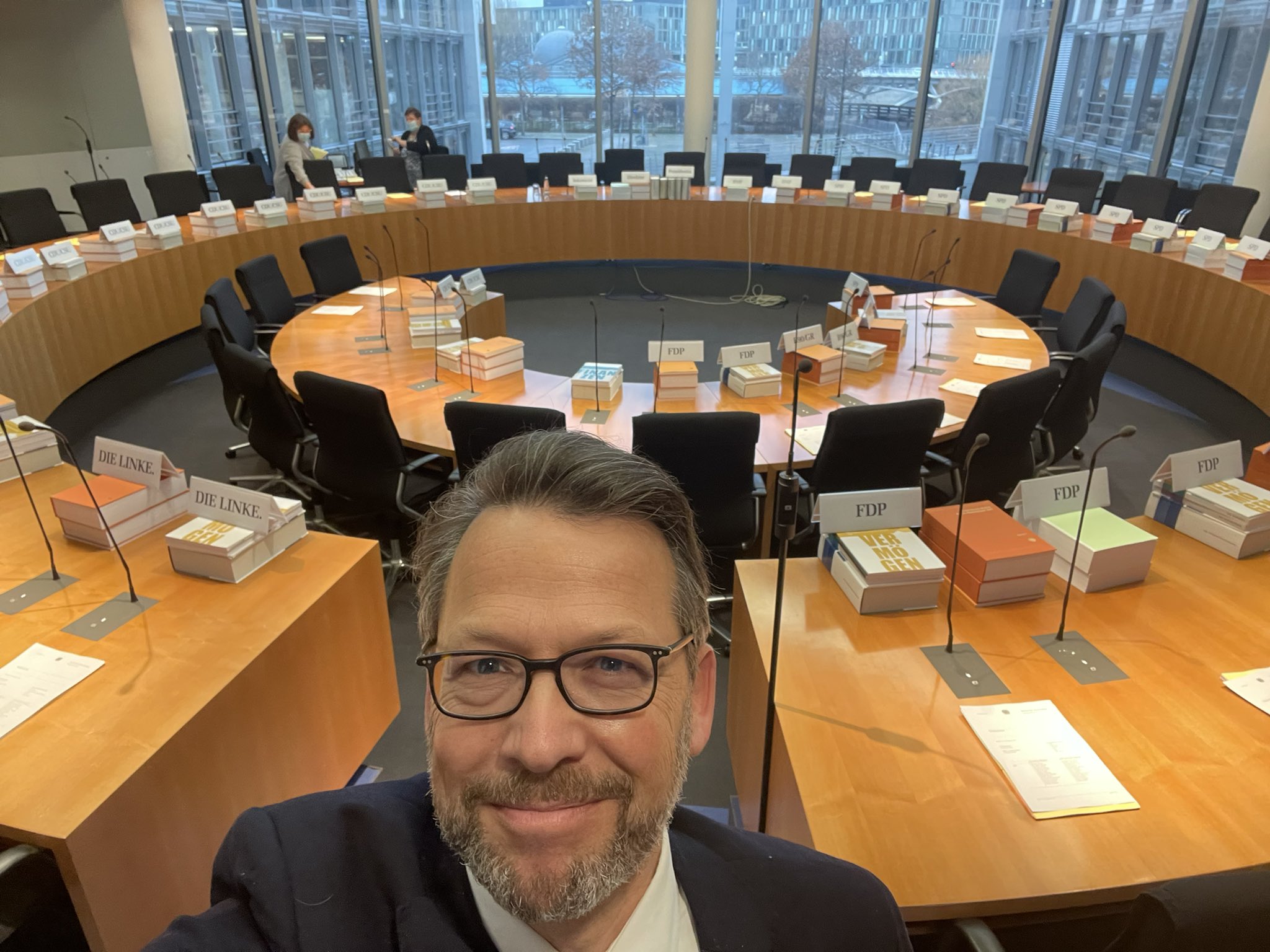 Otto Fricke im Sitzungssaal des Haushaltsausschusses